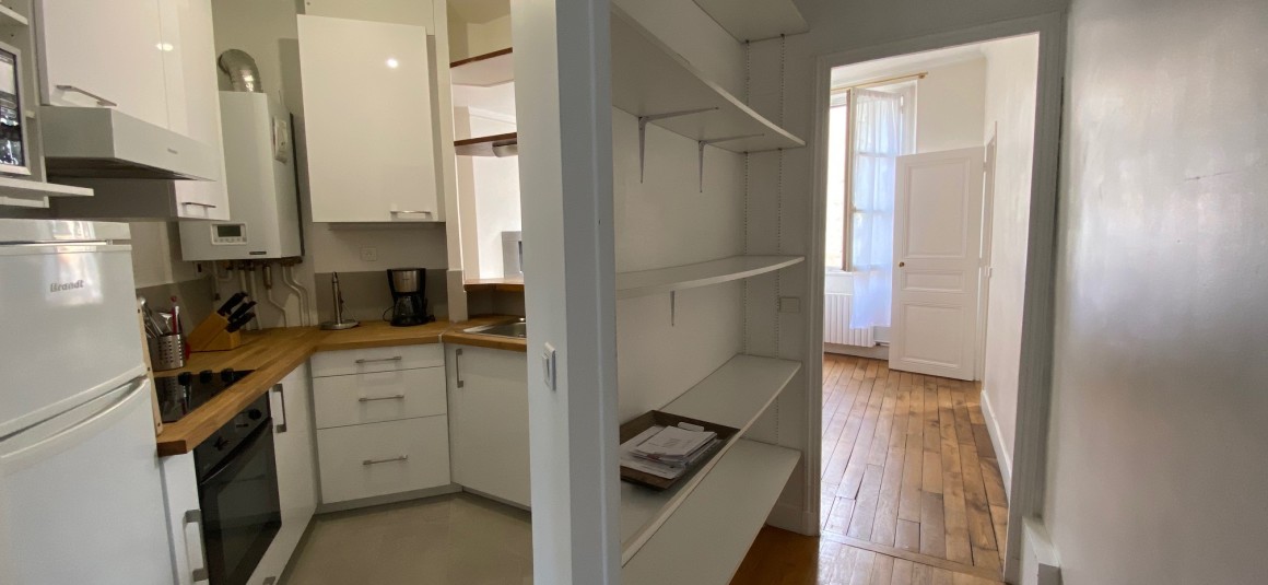 MEUBLÉ – 2 ch – 90 m2 Paris 1er – Montorgueil – 4ème étage ascenseur – Loyer cc : 2.800 €