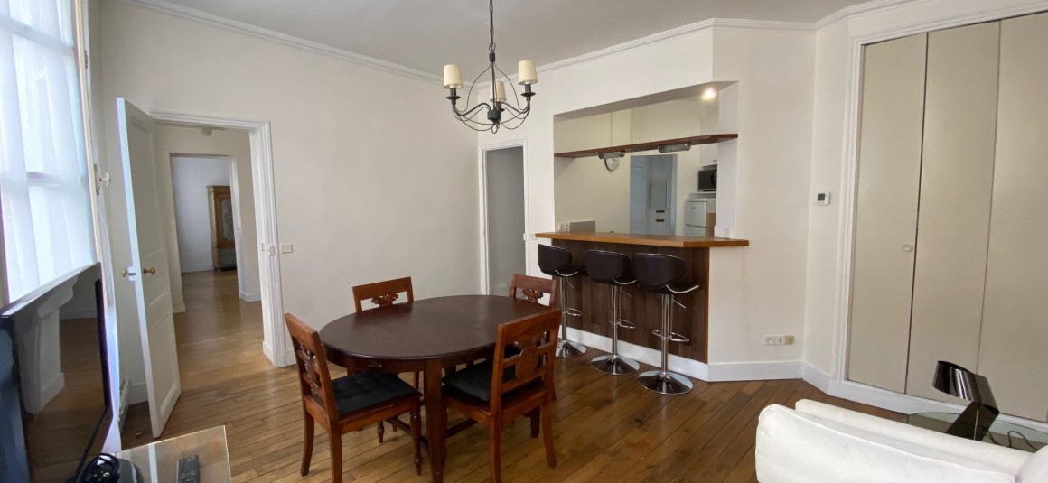 MEUBLÉ – 2 ch – 90 m2 Paris 1er – Montorgueil – 4ème étage ascenseur – Loyer cc : 2.800 €