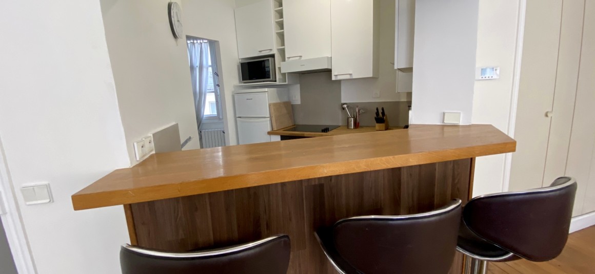 MEUBLÉ – 2 ch – 90 m2 Paris 1er – Montorgueil – 4ème étage ascenseur – Loyer cc : 2.800 €