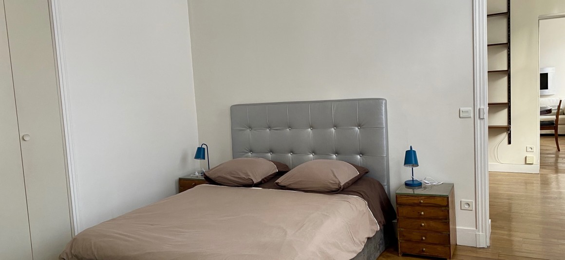 MEUBLÉ – 2 ch – 90 m2 Paris 1er – Montorgueil – 4ème étage ascenseur – Loyer cc : 2.800 €