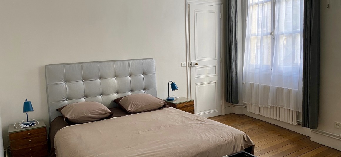 MEUBLÉ – 2 ch – 90 m2 Paris 1er – Montorgueil – 4ème étage ascenseur – Loyer cc : 2.800 €