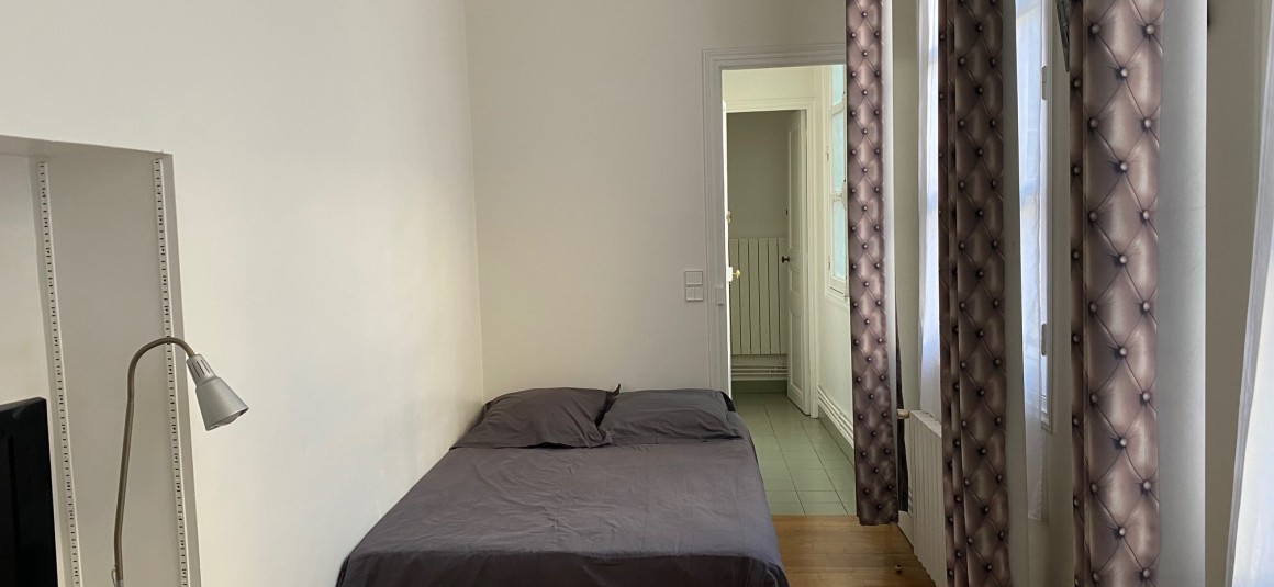 MEUBLÉ – 2 ch – 90 m2 Paris 1er – Montorgueil – 4ème étage ascenseur – Loyer cc : 2.800 €
