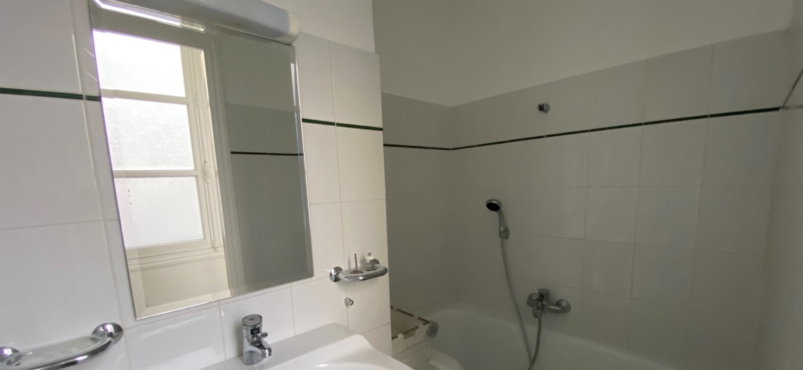 MEUBLÉ – 2 ch – 90 m2 Paris 1er – Montorgueil – 4ème étage ascenseur – Loyer cc : 2.800 €