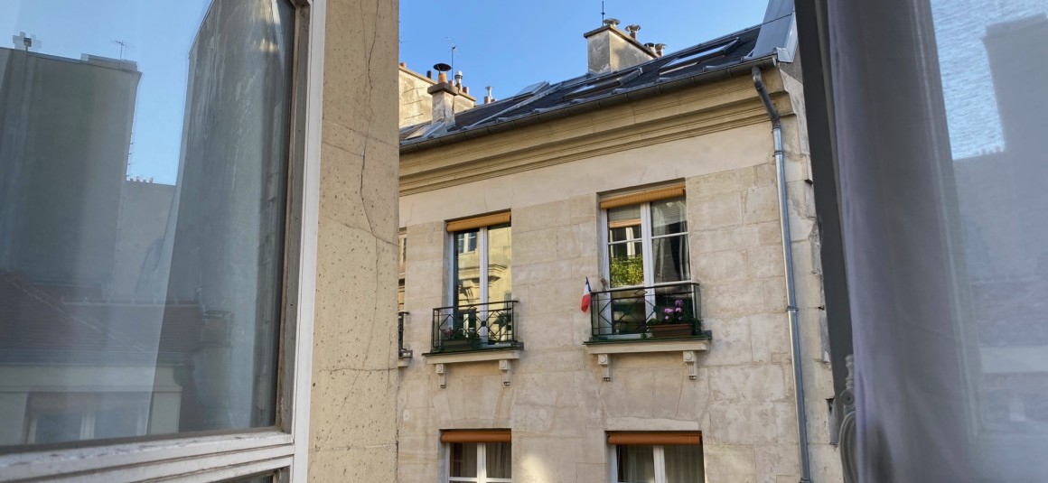 MEUBLÉ – 2 ch – 90 m2 Paris 1er – Montorgueil – 4ème étage ascenseur – Loyer cc : 2.800 €
