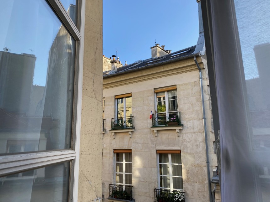 MEUBLÉ – 2 ch – 90 m2 Paris 1er – Montorgueil – 4ème étage ascenseur – Loyer cc : 2.800 €