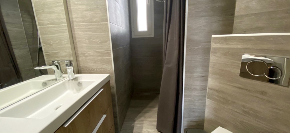 MEUBLÉ – Rénovation totale – 1 ch – 50 m2 – Boulogne centre (92) – Métro : Jean Jaures – Bois Boulogne – 2ème étage ascenseur – Loyer cc : 1.500 €