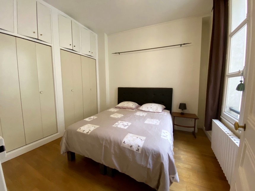 MEUBLÉ – 2 ch – 100 m2 – Paris 1e – Rue Montorgueil – 3ème étage asc sur cour – Loyer : 3.000 € cc