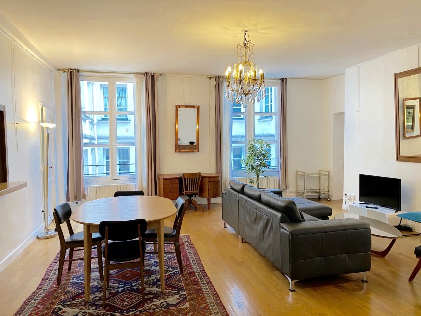 MEUBLÉ – 2 ch – 100 m2 – Paris 1e – Rue Montorgueil – 3ème étage asc sur cour – Loyer : 3.000 € cc