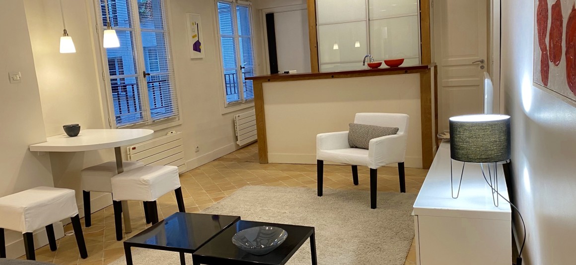 MEUBLÉ – 1 ch – Paris 1er – Rue St Honoré – Marché St Honoré – 33 m2 – Loyer cc : 1.480 €