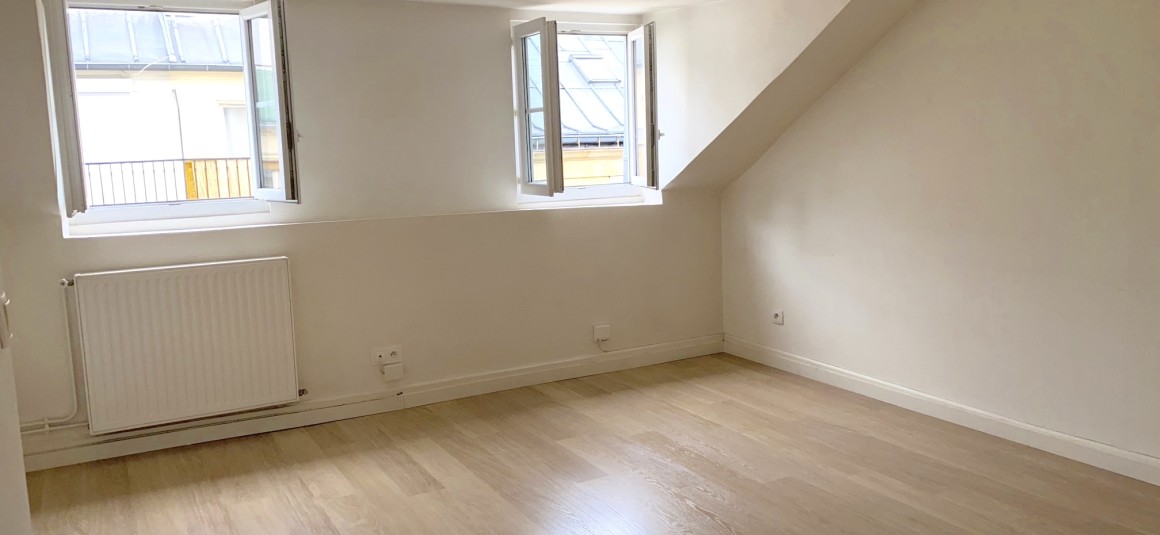 IMG_1199 VIDE – 1 chambre – Paris 9ème – Rue Joubert – 40 m2 – 5ème étage avec ascenseur – Loyer charges comprises : 1.311 €