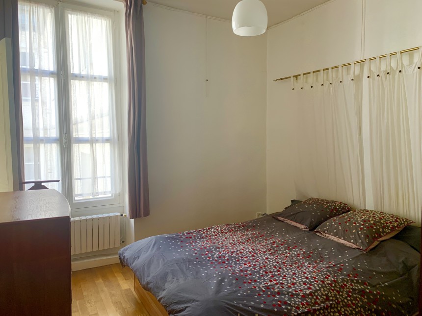 MEUBLÉ – 2 ch – 100 m2 – Paris 1e – Rue Montorgueil – 3ème étage asc sur cour – Loyer : 3.000 € cc