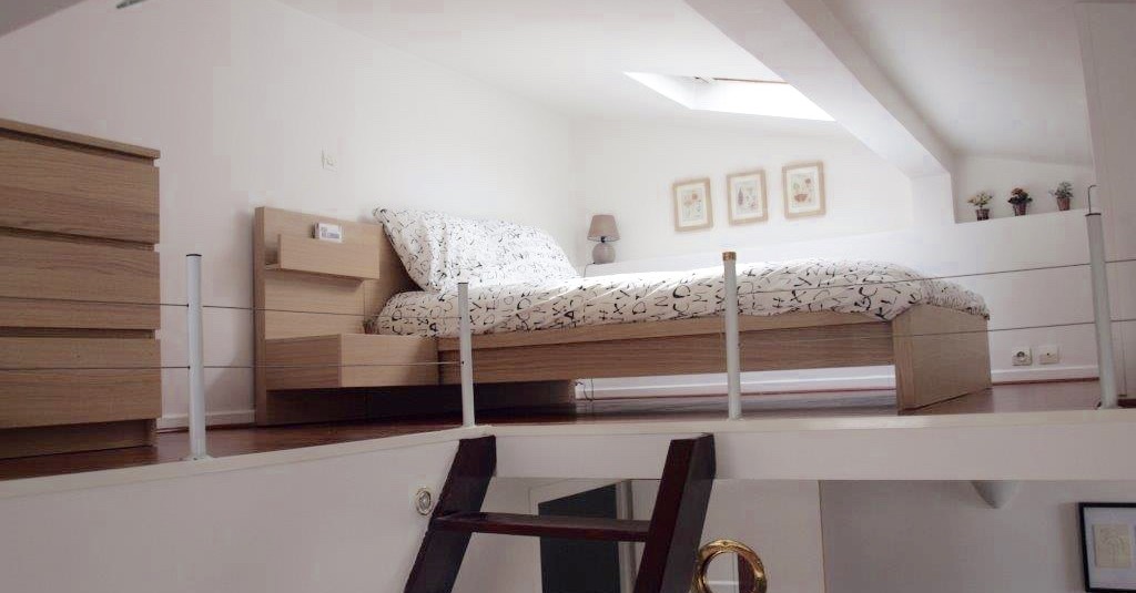 MEUBLÉ – Grand studio / 2 pièces – 31 m2 et 47 m2 au sol – Paris 17ème – Batignolles Rue Lemercier – Village Batignolles – 6ème et dernier étage avec ascenseur – Loyer charges comprises : 1.300 €