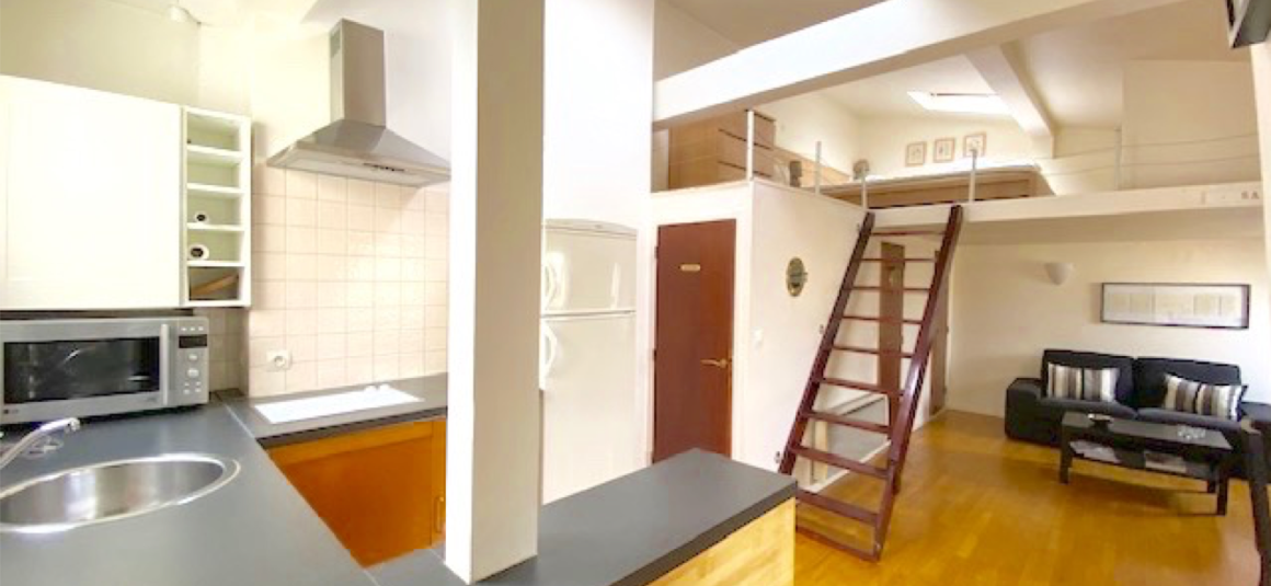 MEUBLÉ – Grand studio / 2 pièces – 31 m2 et 47 m2 au sol – Paris 17ème – Batignolles Rue Lemercier – Village Batignolles – 6ème et dernier étage avec ascenseur – Loyer charges comprises : 1.300 €