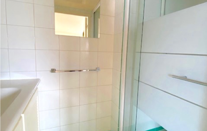 MEUBLÉ – Grand studio / 2 pièces – 31 m2 et 47 m2 au sol – Paris 17ème – Batignolles Rue Lemercier – Village Batignolles – 6ème et dernier étage avec ascenseur – Loyer charges comprises : 1.300 €