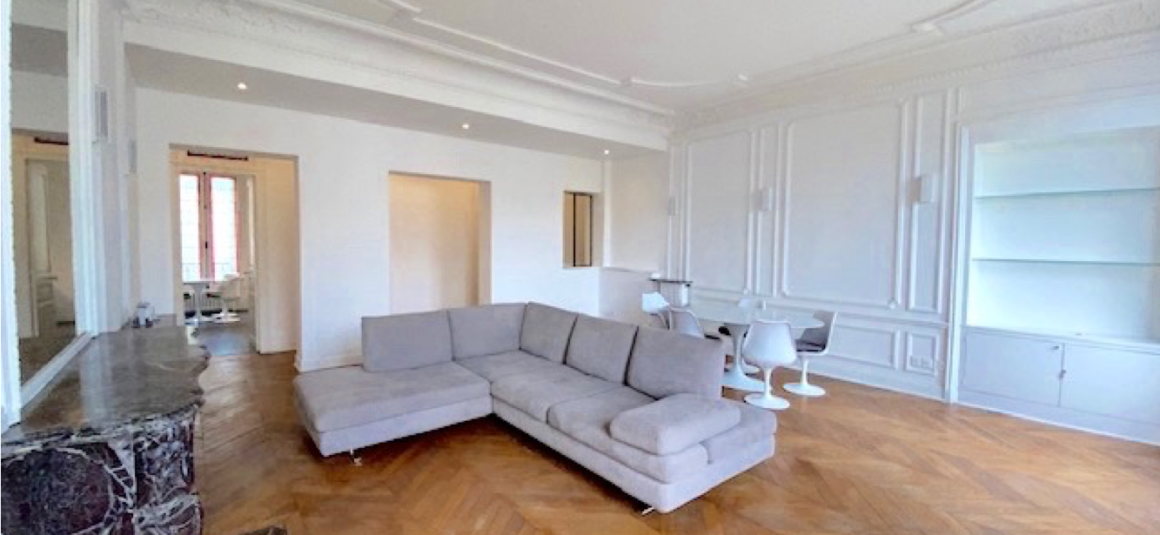 MEUBLÉ – 2 ch – Paris 8ème – Ave Georges V – 115 m2 – 4ème étage avec ascenseur – Loyer cc : 4.400 euros