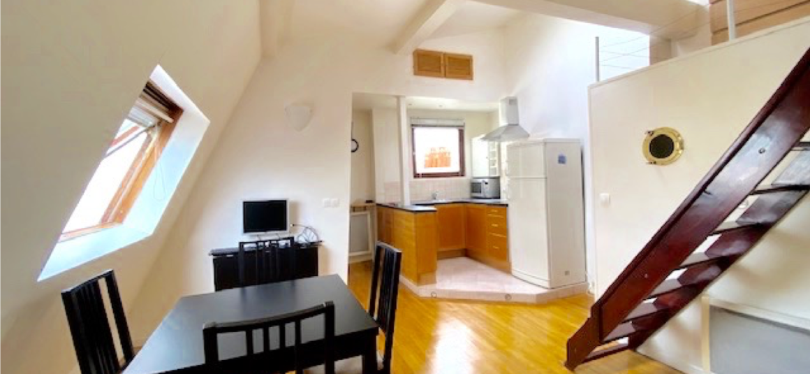 MEUBLÉ – Grand studio / 2 pièces – 31 m2 et 47 m2 au sol – Paris 17ème – Batignolles Rue Lemercier – Village Batignolles – 6ème et dernier étage avec ascenseur – Loyer charges comprises : 1.300 €