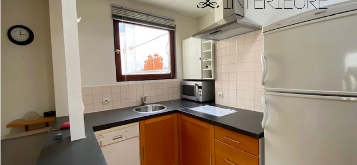 MEUBLÉ – Grand studio / 2 pièces – 31 m2 et 47 m2 au sol – Paris 17ème – Batignolles Rue Lemercier – Village Batignolles – 6ème et dernier étage avec ascenseur – Loyer charges comprises : 1.300 €