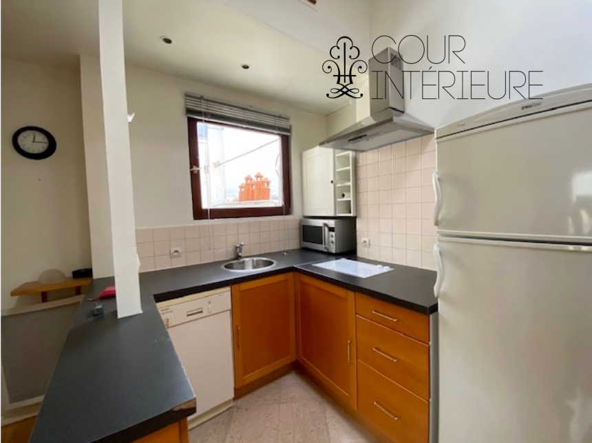 MEUBLÉ – Grand studio / 2 pièces – 31 m2 et 47 m2 au sol – Paris 17ème – Batignolles Rue Lemercier – Village Batignolles – 6ème et dernier étage avec ascenseur – Loyer charges comprises : 1.300 €