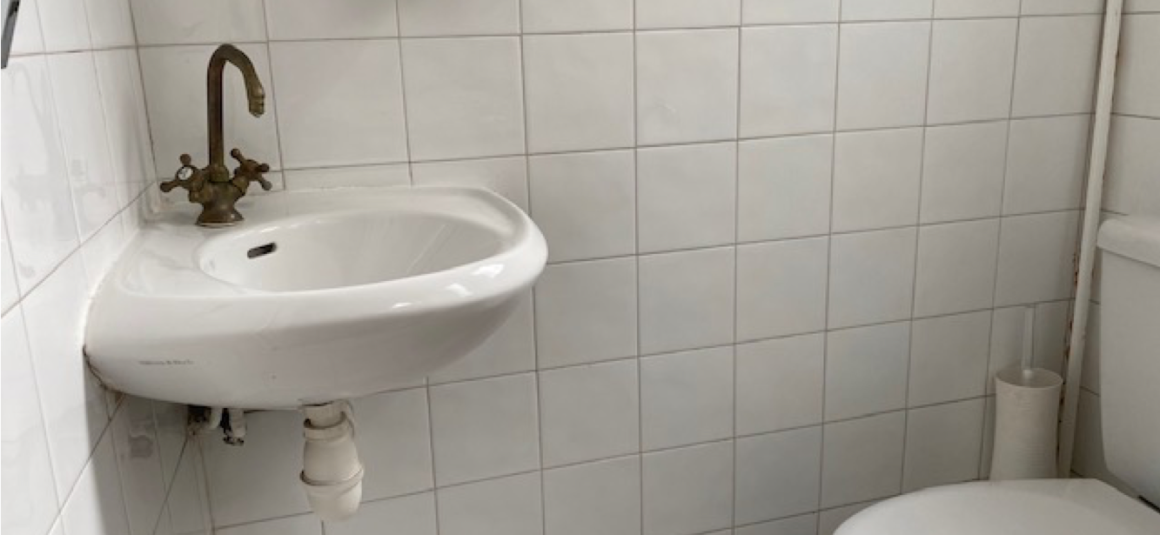 MEUBLÉ – Grand studio / 2 pièces – 31 m2 et 47 m2 au sol – Paris 17ème – Batignolles Rue Lemercier – Village Batignolles – 6ème et dernier étage avec ascenseur – Loyer charges comprises : 1.300 €