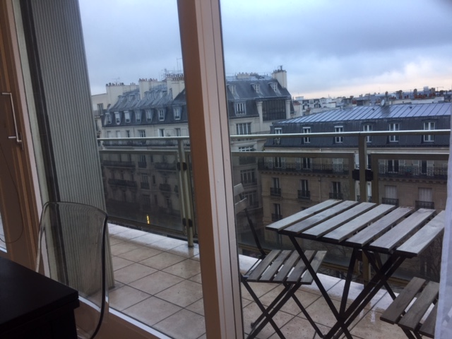 MEUBLÉ – 1 chambre + bureau + Balcon – 50 m2 – refait neuf – Paris 8e (17eme) – Ave de Wagram – 7ème étage ascenseur – Climatisé – Loyer cc : 2.100 euros