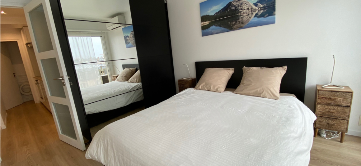 MEUBLÉ – 1 chambre + bureau + Balcon – 50 m2 – refait neuf – Paris 8e (17eme) – Ave de Wagram – 7ème étage ascenseur – Climatisé – Loyer cc : 2.100 euros