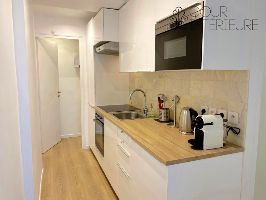 MEUBLÉ – 1 chambre + bureau + Balcon – 50 m2 – refait neuf – Paris 8e (17eme) – Ave de Wagram – 7ème étage ascenseur – Climatisé – Loyer cc : 2.100 euros