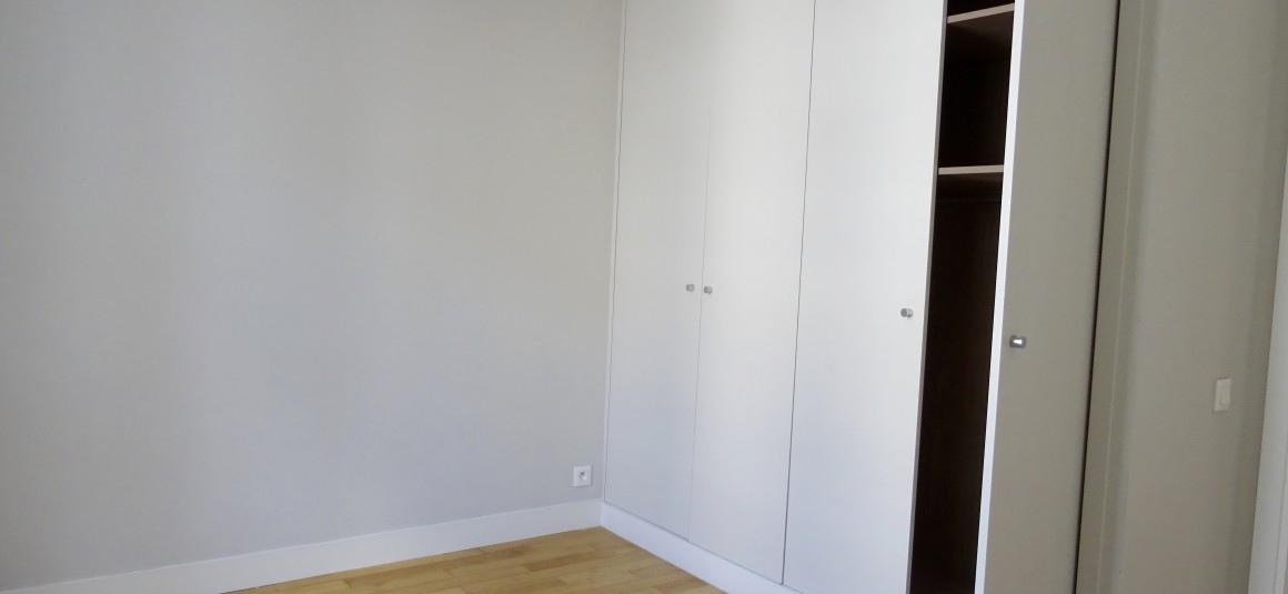 Vide – 3 ch – Paris 9e – Square Montholon – 87 m2 – 5ème étage ascenseur – Loyer : 2.660 euros cc