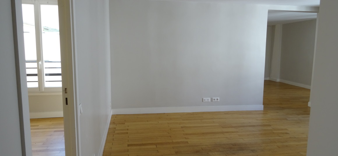 Vide – 3 ch – Paris 9e – Square Montholon – 87 m2 – 5ème étage ascenseur – Loyer : 2.660 euros cc