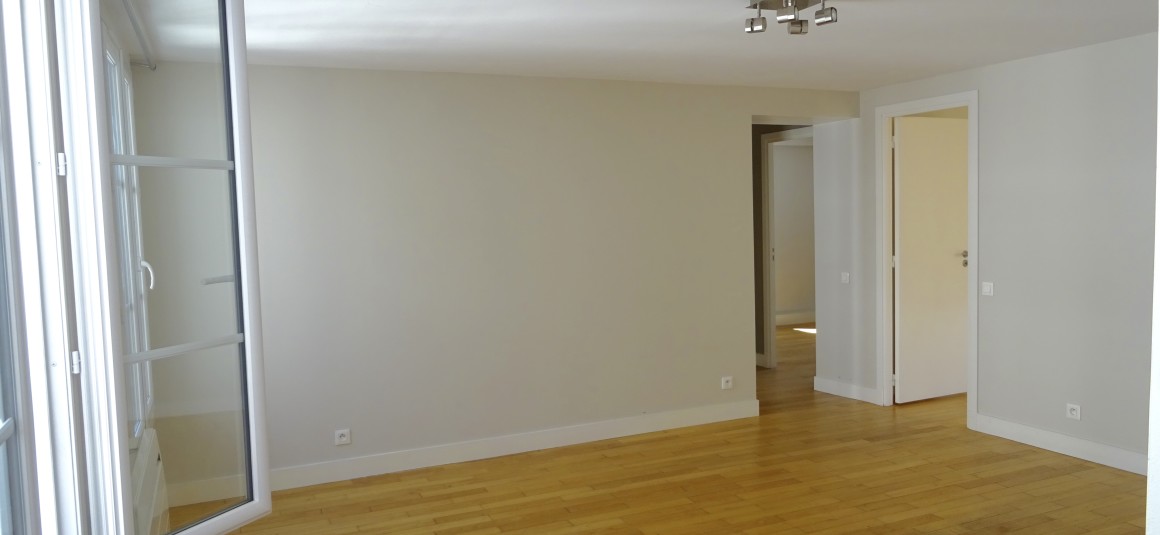 Vide – 3 ch – Paris 9e – Square Montholon – 87 m2 – 5ème étage ascenseur – Loyer : 2.660 euros cc