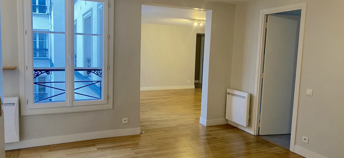 Vide – 3 ch – Paris 9e – Square Montholon – 87 m2 – 5ème étage ascenseur – Loyer : 2.660 euros cc