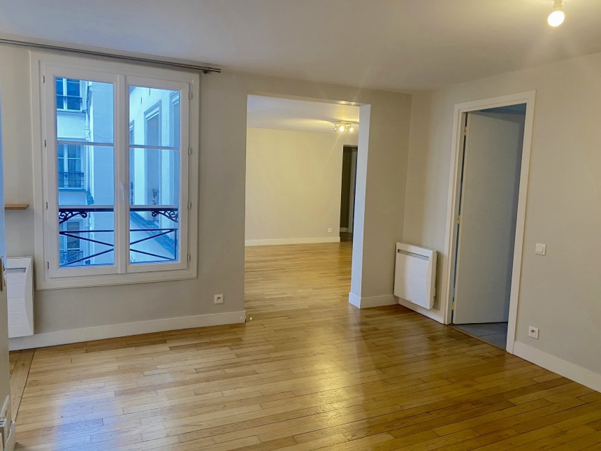 Vide – 3 ch – Paris 9e – Square Montholon – 87 m2 – 5ème étage ascenseur – Loyer : 2.660 euros cc