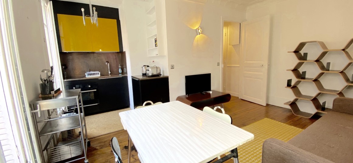 MEUBLÉ – 1 chambre – 35,1 m2 – Lamarck – Rue Simon Dereure – Paris 18ème – 4ème étage ascenseur – Loyer charges comprises : 1.400 € (Internet en sus)