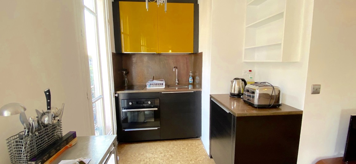 MEUBLÉ – 1 chambre – 35,1 m2 – Lamarck – Rue Simon Dereure – Paris 18ème – 4ème étage ascenseur – Loyer charges comprises : 1.400 € (Internet en sus)
