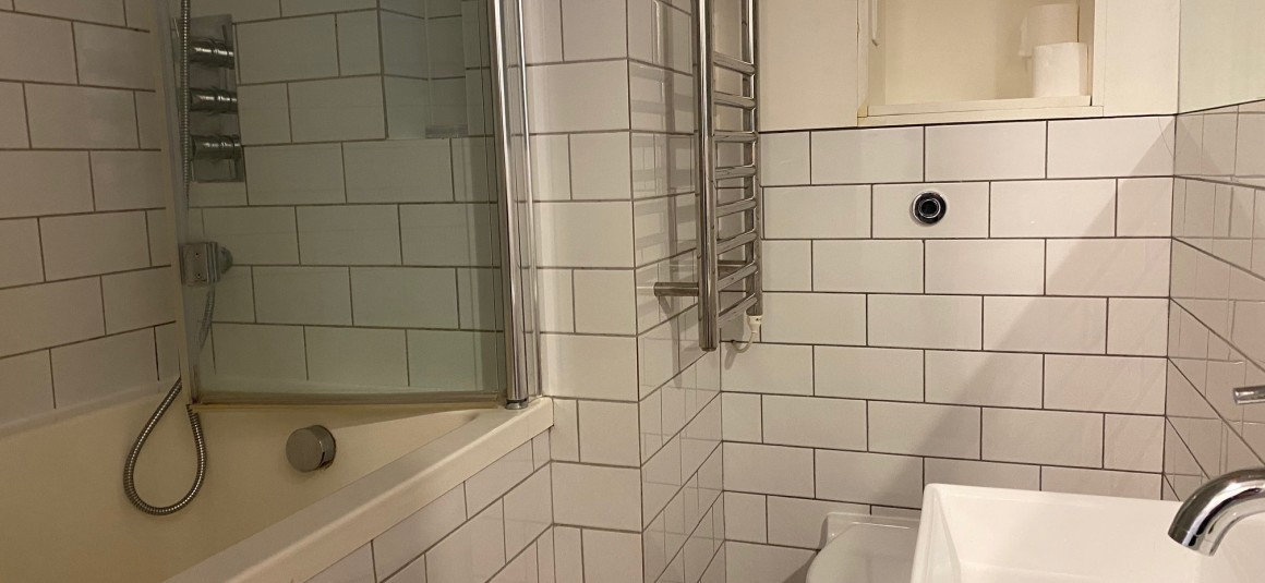 MEUBLÉ – 1 chambre – 35,1 m2 – Lamarck – Rue Simon Dereure – Paris 18ème – 4ème étage ascenseur – Loyer charges comprises : 1.400 € (Internet en sus)