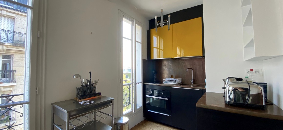 MEUBLÉ – 1 chambre – 35,1 m2 – Lamarck – Rue Simon Dereure – Paris 18ème – 4ème étage ascenseur – Loyer charges comprises : 1.400 € (Internet en sus)