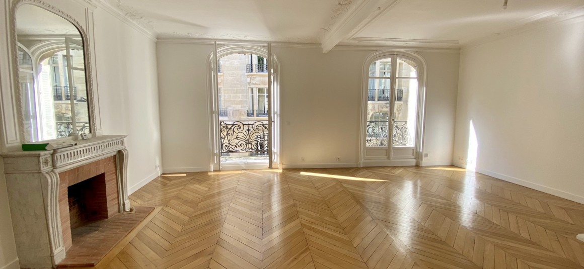 VIDE – RENOVATION TOTALE – 3 chambres – 5 pièces – 120 m2 – 3 ch – Parc Monceau – Paris 8ème – 2ème étage ascenseur avec Balcon – Loyer cc : 4.300 €