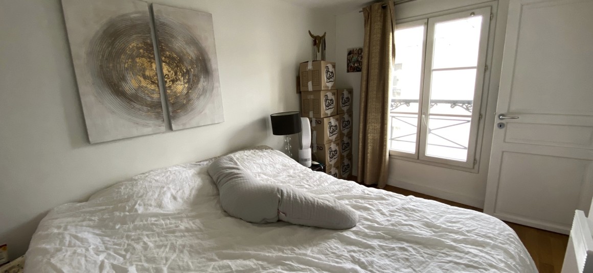 VIDE – 2 chambres – Paris 9ème  – 53 m2 (63 m2 au sol) – Rue Trévise / Square Montholon – 6ème et dernier étage avec ascenseur – Loyer charges comprises : 1.810 euros