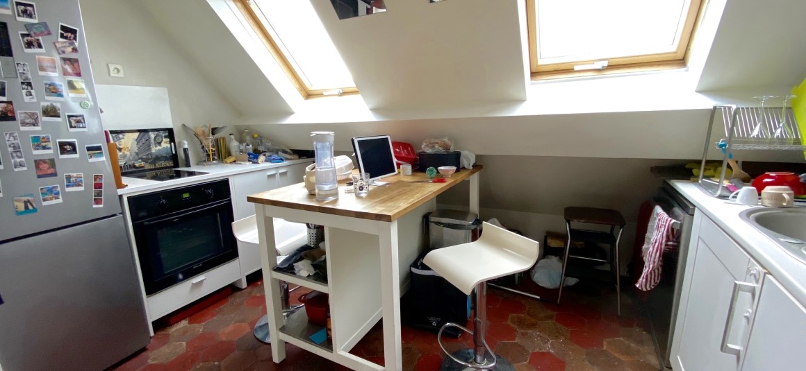 VIDE – 2 chambres – Paris 9ème  – 53 m2 (63 m2 au sol) – Rue Trévise / Square Montholon – 6ème et dernier étage avec ascenseur – Loyer charges comprises : 1.810 euros