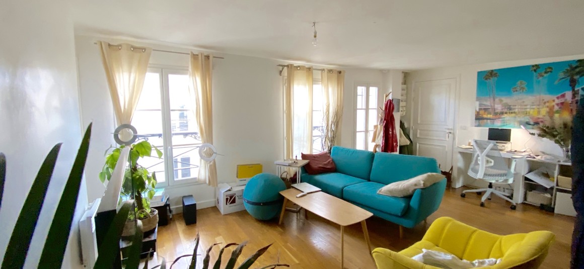 VIDE – 2 chambres – Paris 9ème  – 53 m2 (63 m2 au sol) – Rue Trévise / Square Montholon – 6ème et dernier étage avec ascenseur – Loyer charges comprises : 1.810 euros