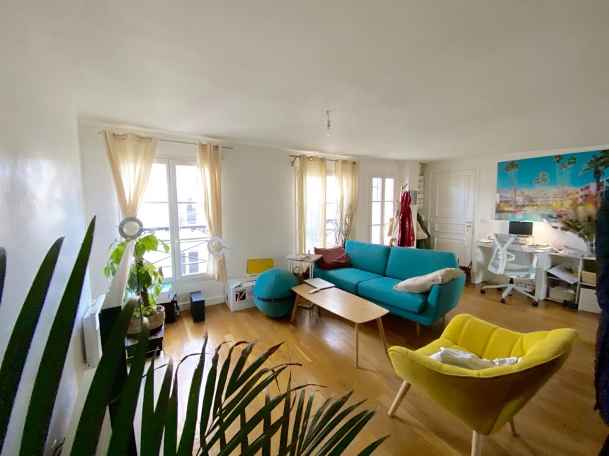 VIDE – 2 chambres – Paris 9ème  – 53 m2 (63 m2 au sol) – Rue Trévise / Square Montholon – 6ème et dernier étage avec ascenseur – Loyer charges comprises : 1.810 euros