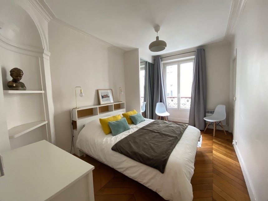 MEUBLÉ – 1 ch – Paris 17e – 44 m2 – Coeur Village Batignolles – 2ème sans ascenseur – Loyer cc : 1.650 euros