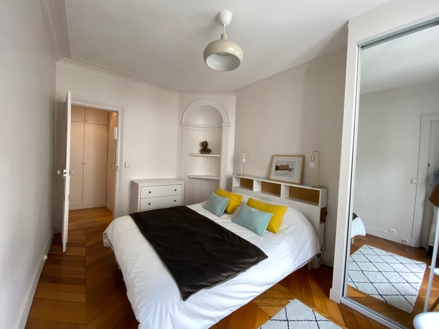 MEUBLÉ – 1 ch – Paris 17e – 44 m2 – Coeur Village Batignolles – 2ème sans ascenseur – Loyer cc : 1.650 euros