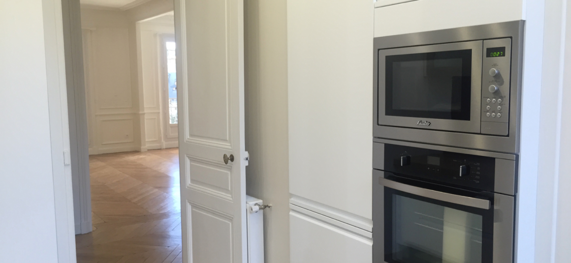 VIDE – Paris 8ème – 3 ch – 106 m2 – Rue de la Néva – 5ème et dernier étage – Terrasse 10 m2 – Loyer cc : 4.200 € (chauf. collectif).