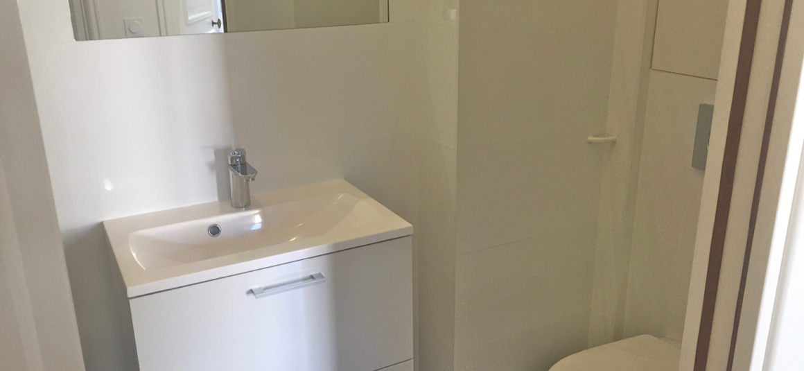 VIDE – Paris 8ème – 3 ch – 106 m2 – Rue de la Néva – 5ème et dernier étage – Terrasse 10 m2 – Loyer cc : 4.200 € (chauf. collectif).
