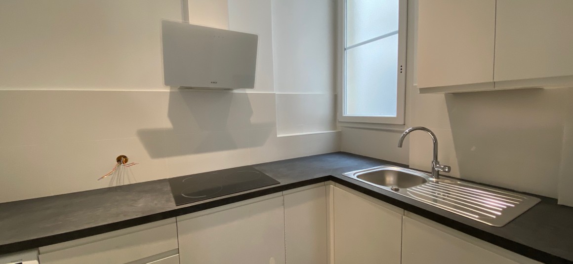 VIDE – RENOVATION TOTALE – 3 chambres – 5 pièces – 120 m2 – 3 ch – Parc Monceau – Paris 8ème – 2ème étage ascenseur avec Balcon – Loyer cc : 4.300 €