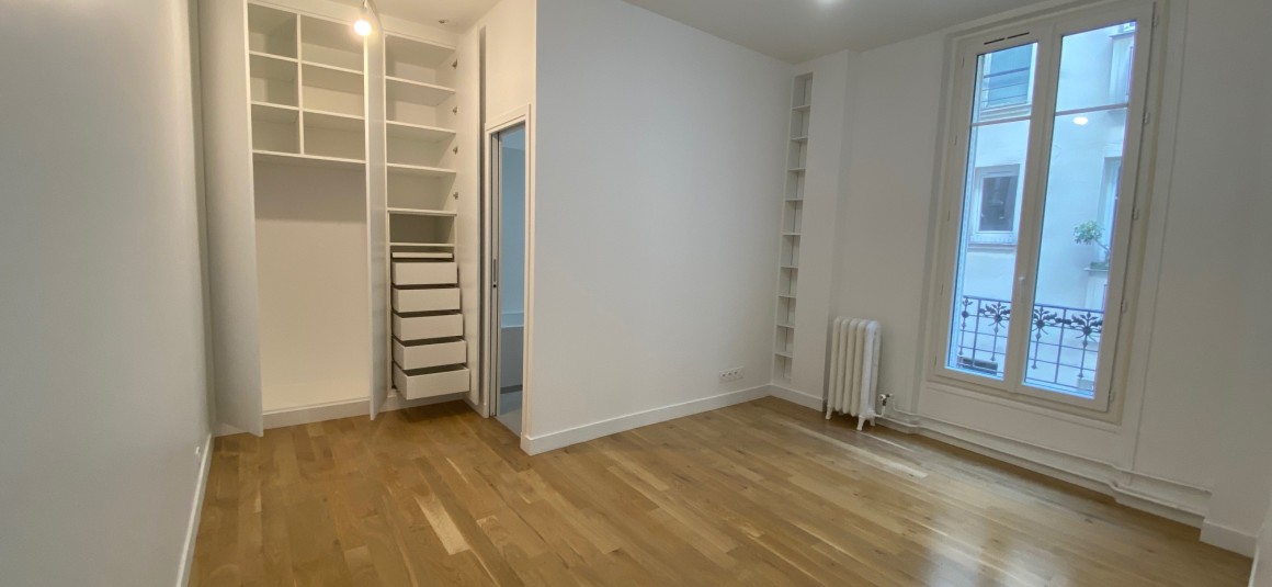 VIDE – RENOVATION TOTALE – 3 chambres – 5 pièces – 120 m2 – 3 ch – Parc Monceau – Paris 8ème – 2ème étage ascenseur avec Balcon – Loyer cc : 4.300 €