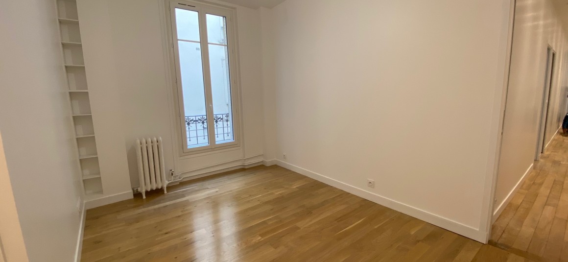 VIDE – RENOVATION TOTALE – 3 chambres – 5 pièces – 120 m2 – 3 ch – Parc Monceau – Paris 8ème – 2ème étage ascenseur avec Balcon – Loyer cc : 4.300 €