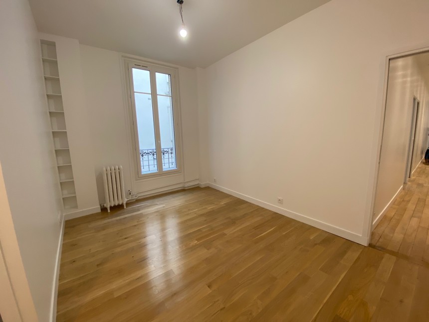 VIDE – RENOVATION TOTALE – 3 chambres – 5 pièces – 120 m2 – 3 ch – Parc Monceau – Paris 8ème – 2ème étage ascenseur avec Balcon – Loyer cc : 4.300 €