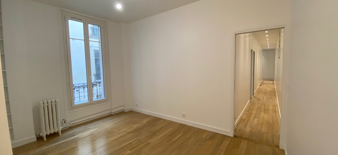 VIDE – RENOVATION TOTALE – 3 chambres – 5 pièces – 120 m2 – 3 ch – Parc Monceau – Paris 8ème – 2ème étage ascenseur avec Balcon – Loyer cc : 4.300 €