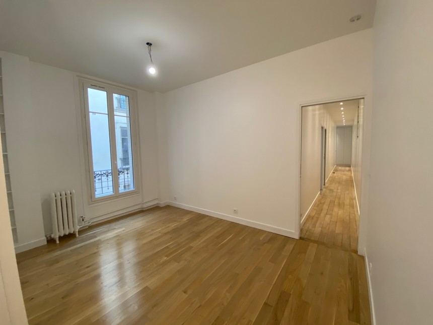 VIDE – RENOVATION TOTALE – 3 chambres – 5 pièces – 120 m2 – 3 ch – Parc Monceau – Paris 8ème – 2ème étage ascenseur avec Balcon – Loyer cc : 4.300 €